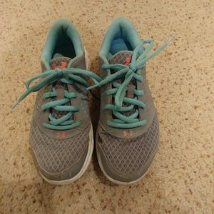 Girls size 4 Under Armour shoes